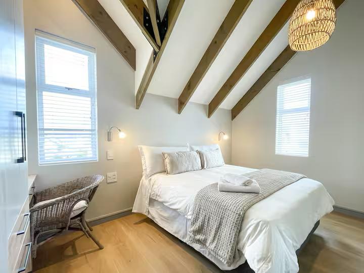 6 Bedroom Property for Sale in Kingswood Golf Estate Western Cape